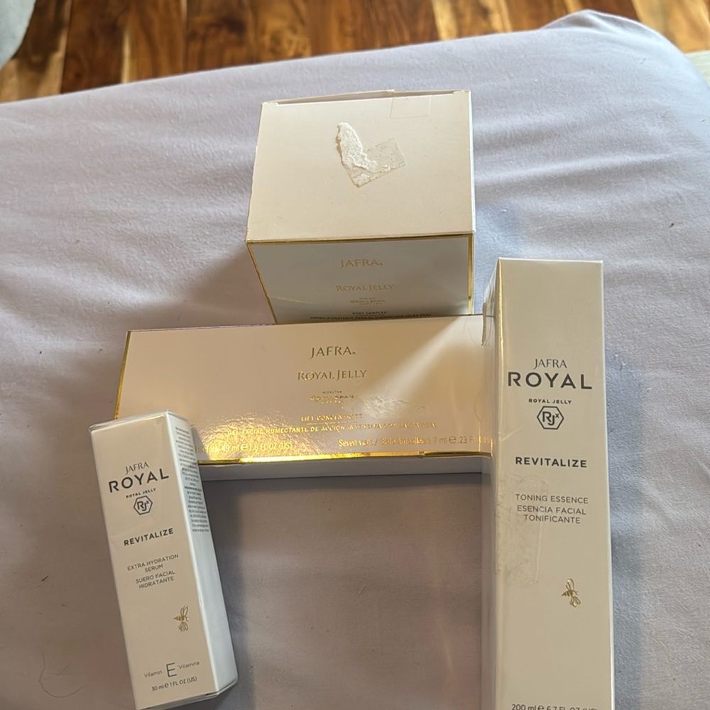 Jafra Royal Revitalize Skincare Set